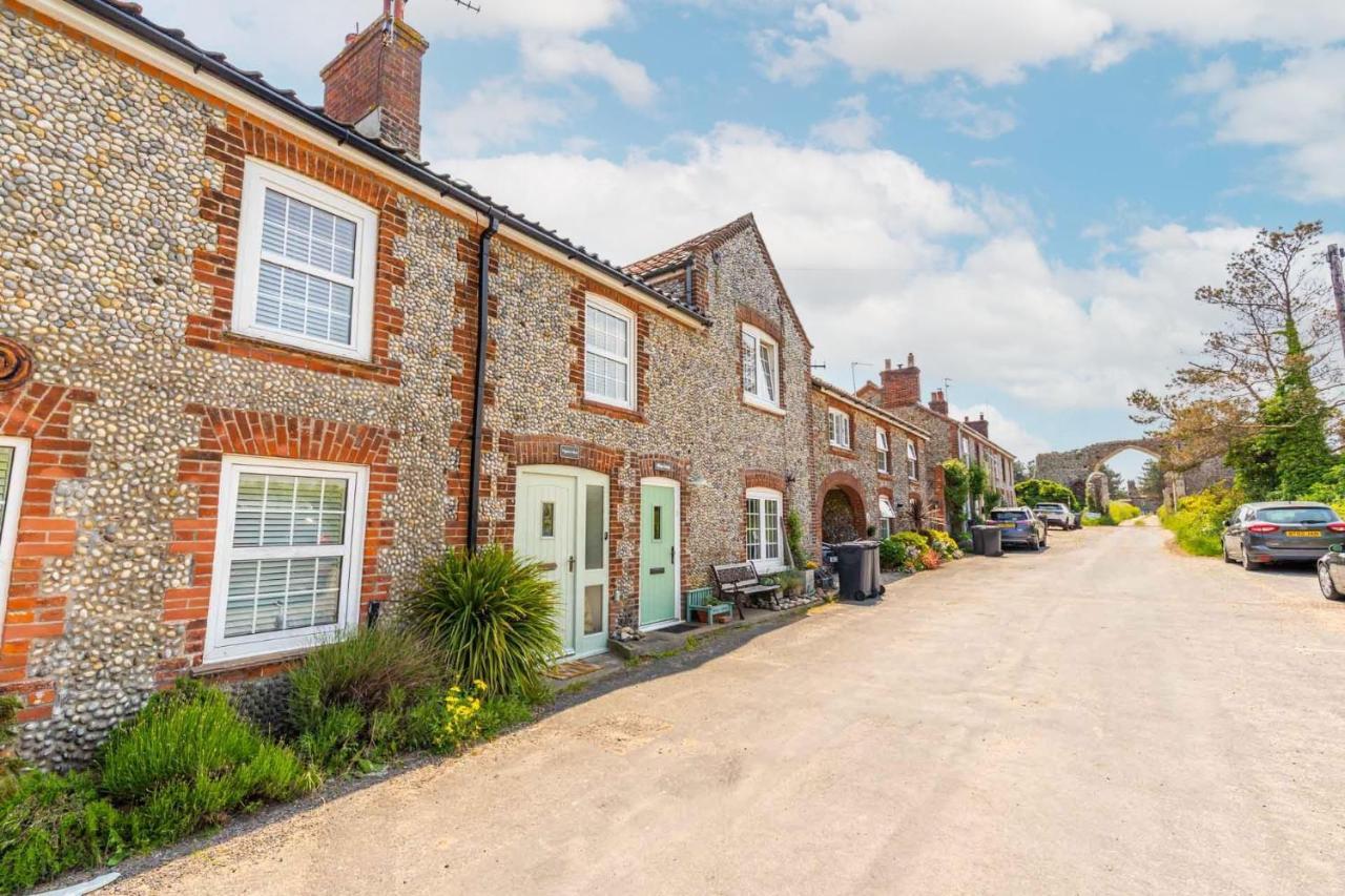 Host & Stay - Pilgrims Rest Bacton  Екстериор снимка